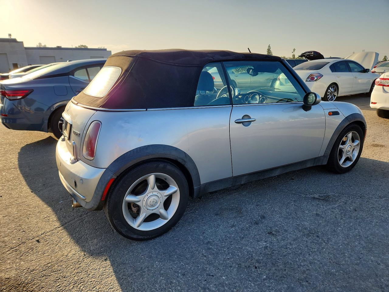 2005 Mini Cooper Silver vin: WMWRF33535TG13105