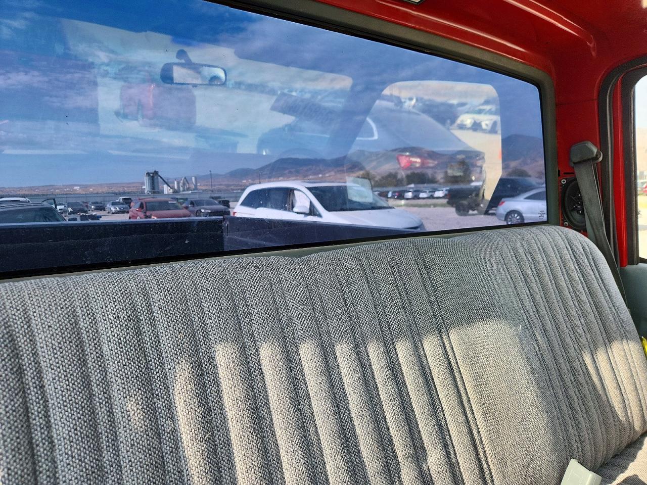 1990 Chevrolet Gmt-400 C1500 Red vin: 1GCDC14ZXLE166279