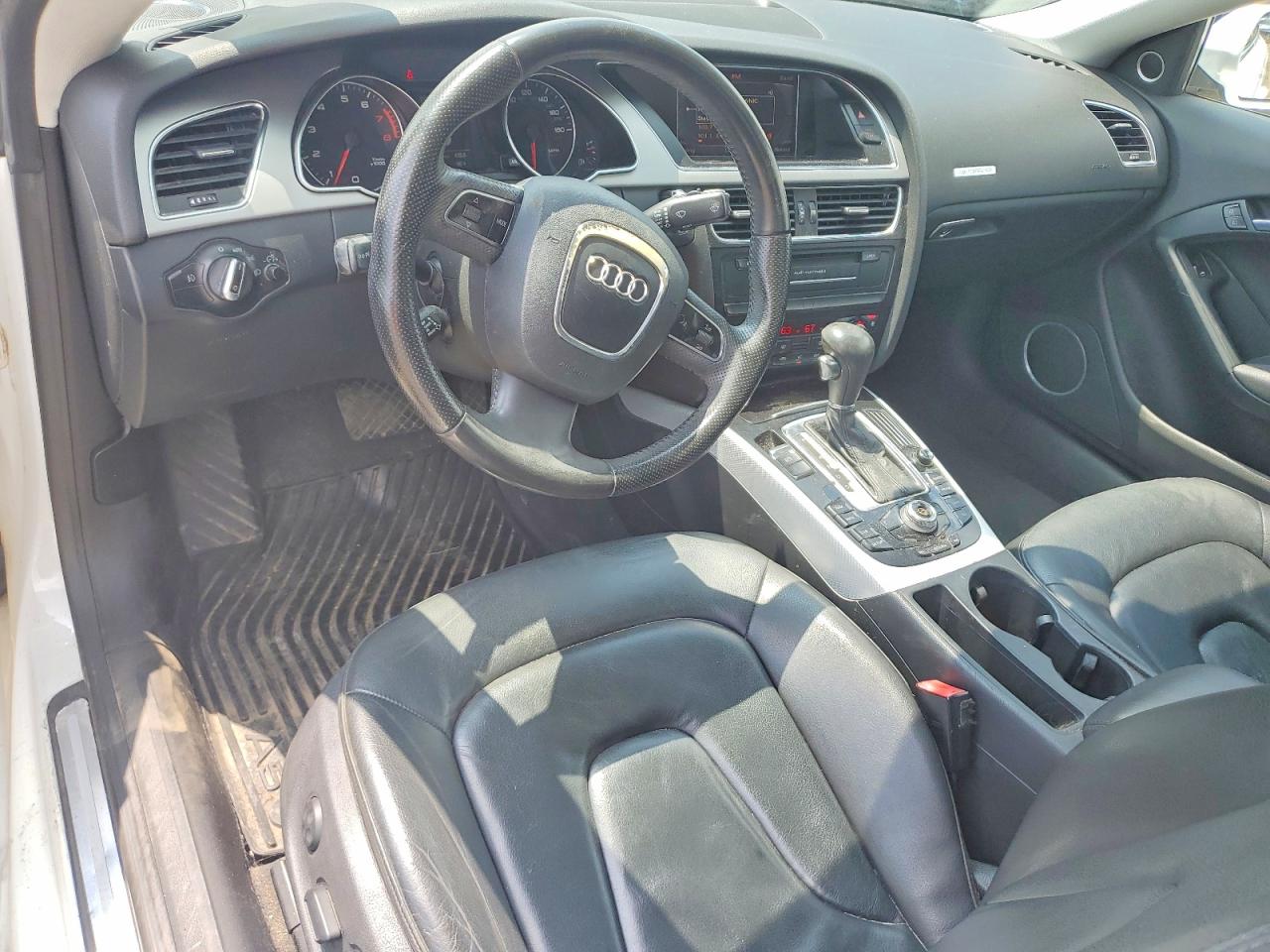 2011 Audi A5 Premium Plus Белый vin: WAULFAFR9BA080948