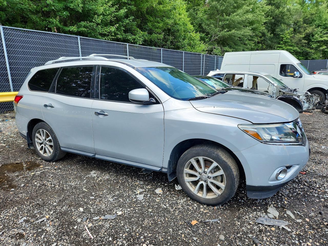 2015 Nissan Pathfinder Sv Silver vin: 5N1AR2MM5FC665675