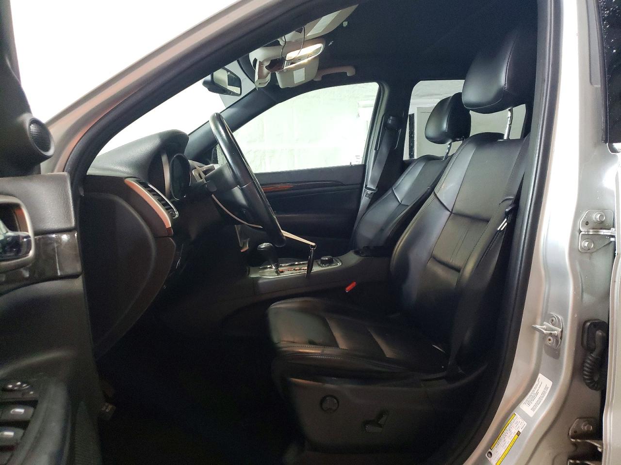 2011 Jeep Grand Cherokee Laredo Серебряный vin: 1J4RR4GG2BC543157