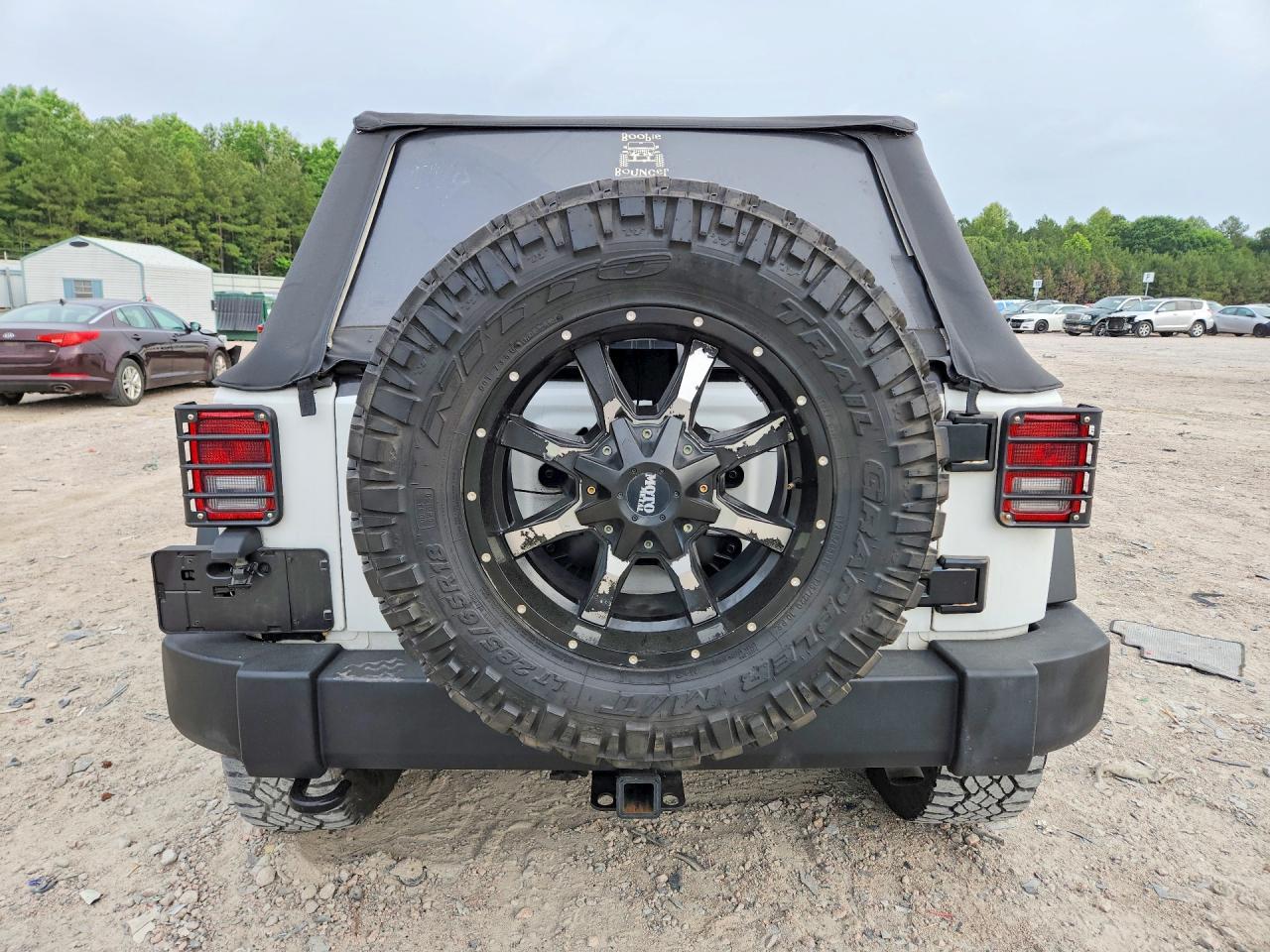 2014 Jeep Wrangler Unlimited Sport White vin: 1C4BJWDG3EL244019