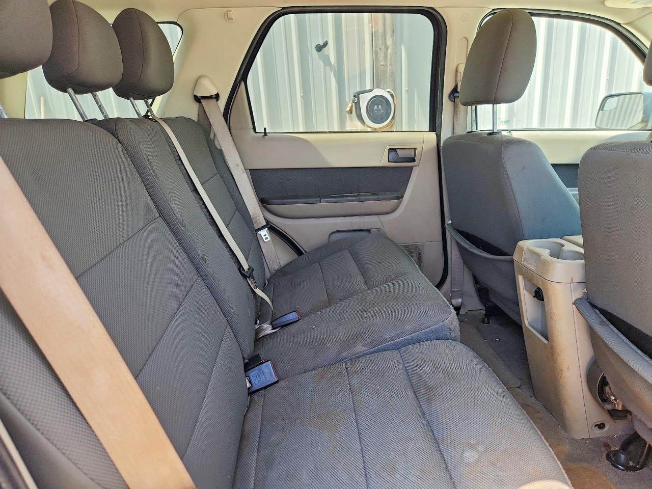 2010 Ford Escape Xlt White vin: 1FMCU0D74AKA33660