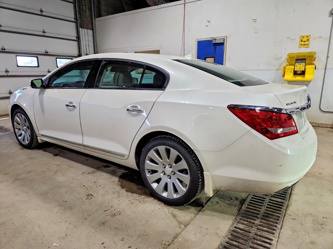 2014 Buick Lacrosse Premium White vin: 1G4GE5G37EF248601