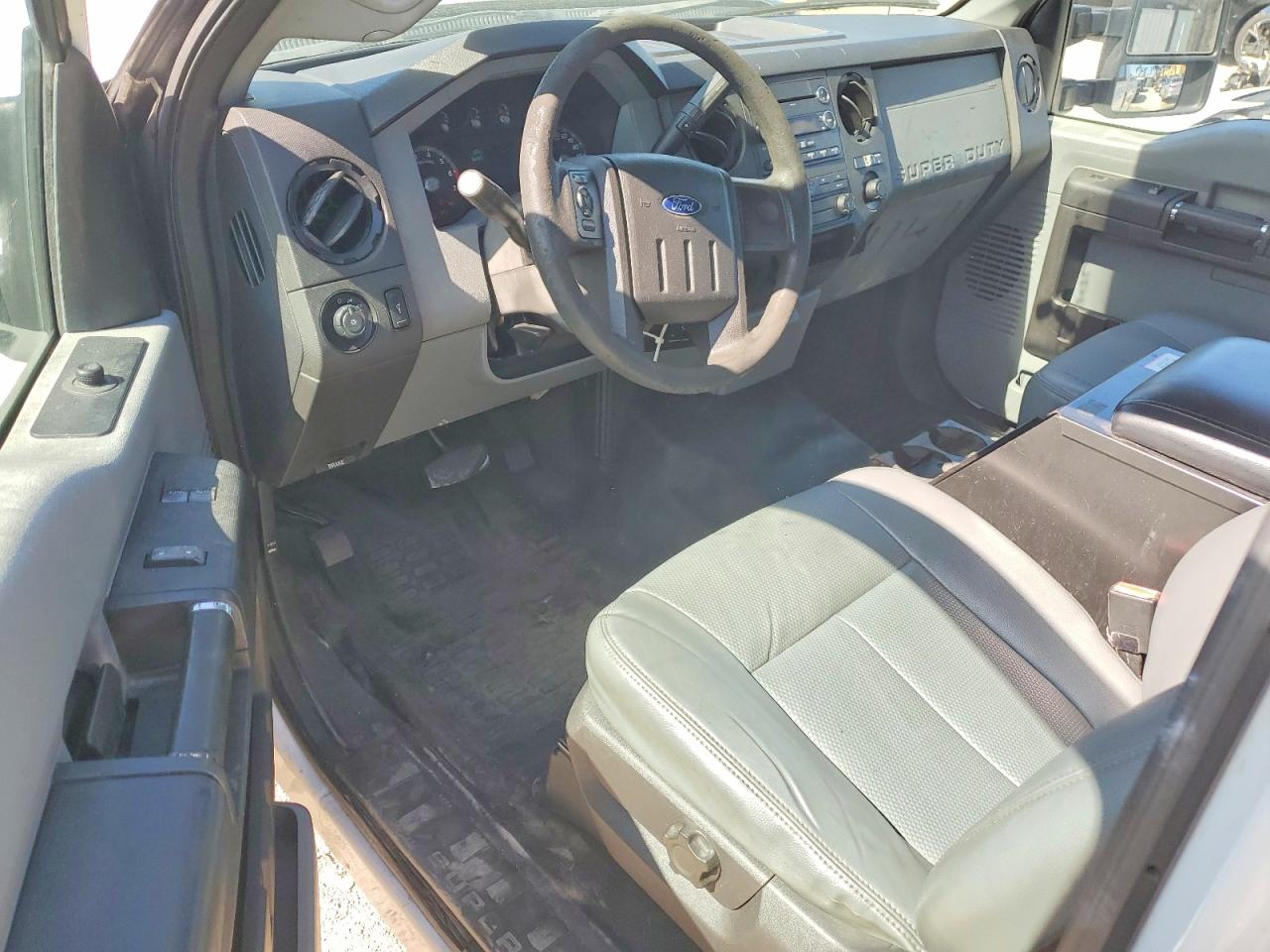 2015 Ford F250 Super Duty White vin: 1FTBF2A66FEC54684