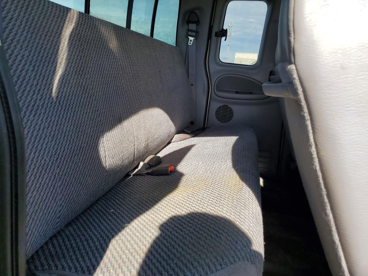 2000 Dodge Ram 2500 Silver vin: 3B7KC23Z7YG147669