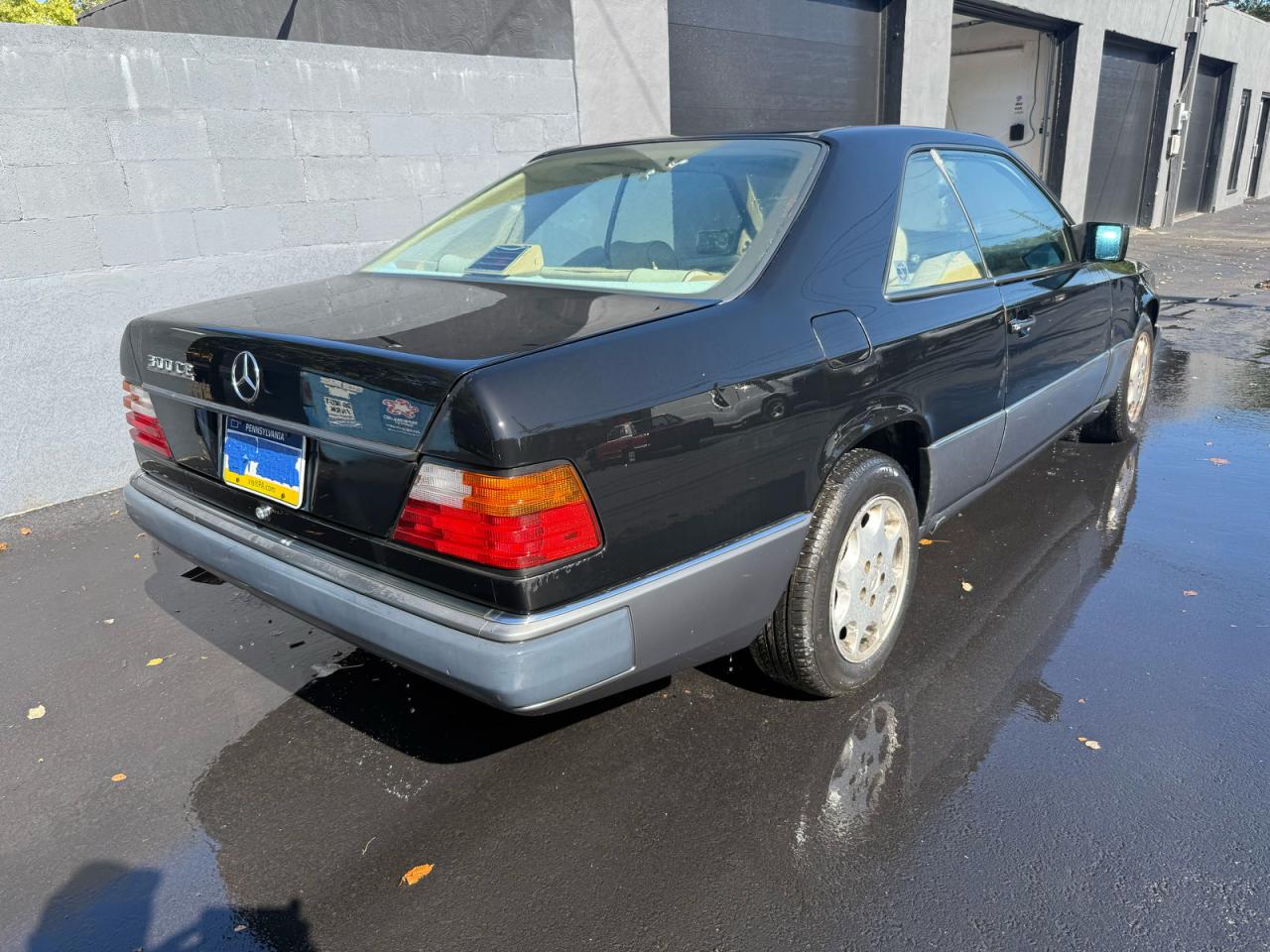 1991 Mercedes-benz 300 Ce Черный vin: WDBEA51D8MB441059