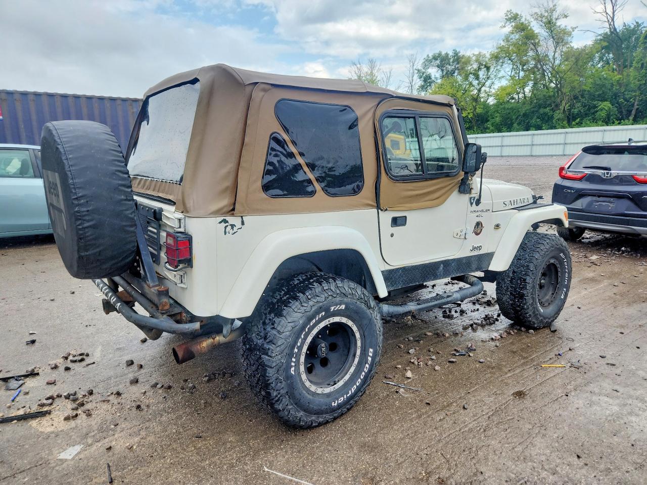 1999 Jeep Wrangler / Tj Sahara White vin: 1J4FY49S9XP465466