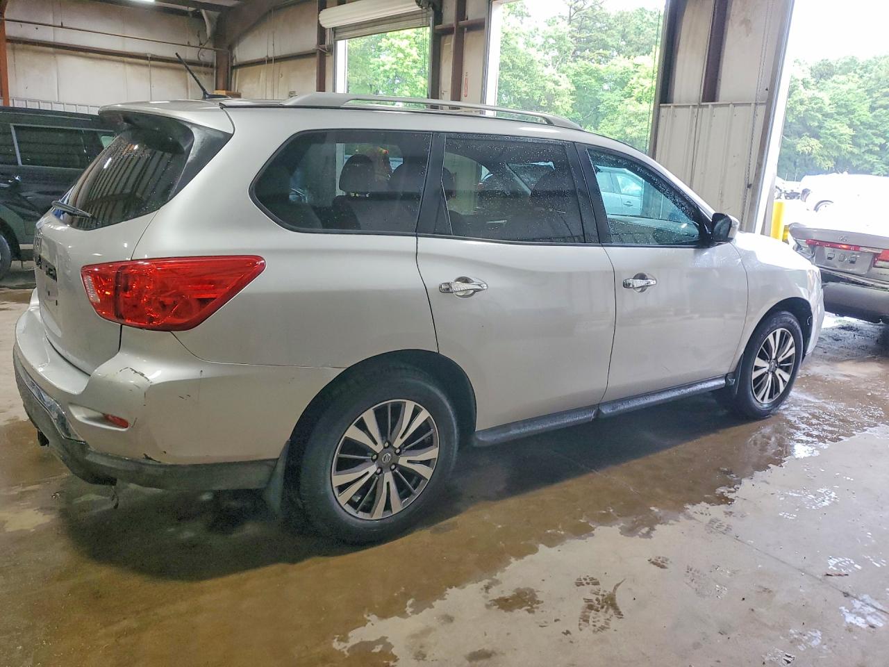 2017 Nissan Pathfinder S Silver vin: 5N1DR2MNXHC606162