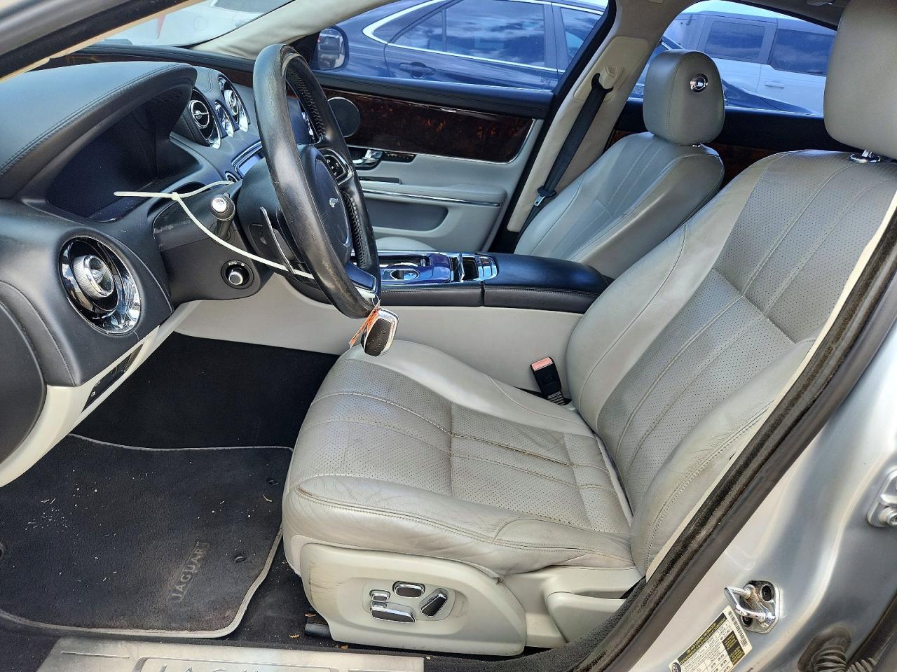 2011 Jaguar Xj Silver vin: SAJWA1CB7BLV21746