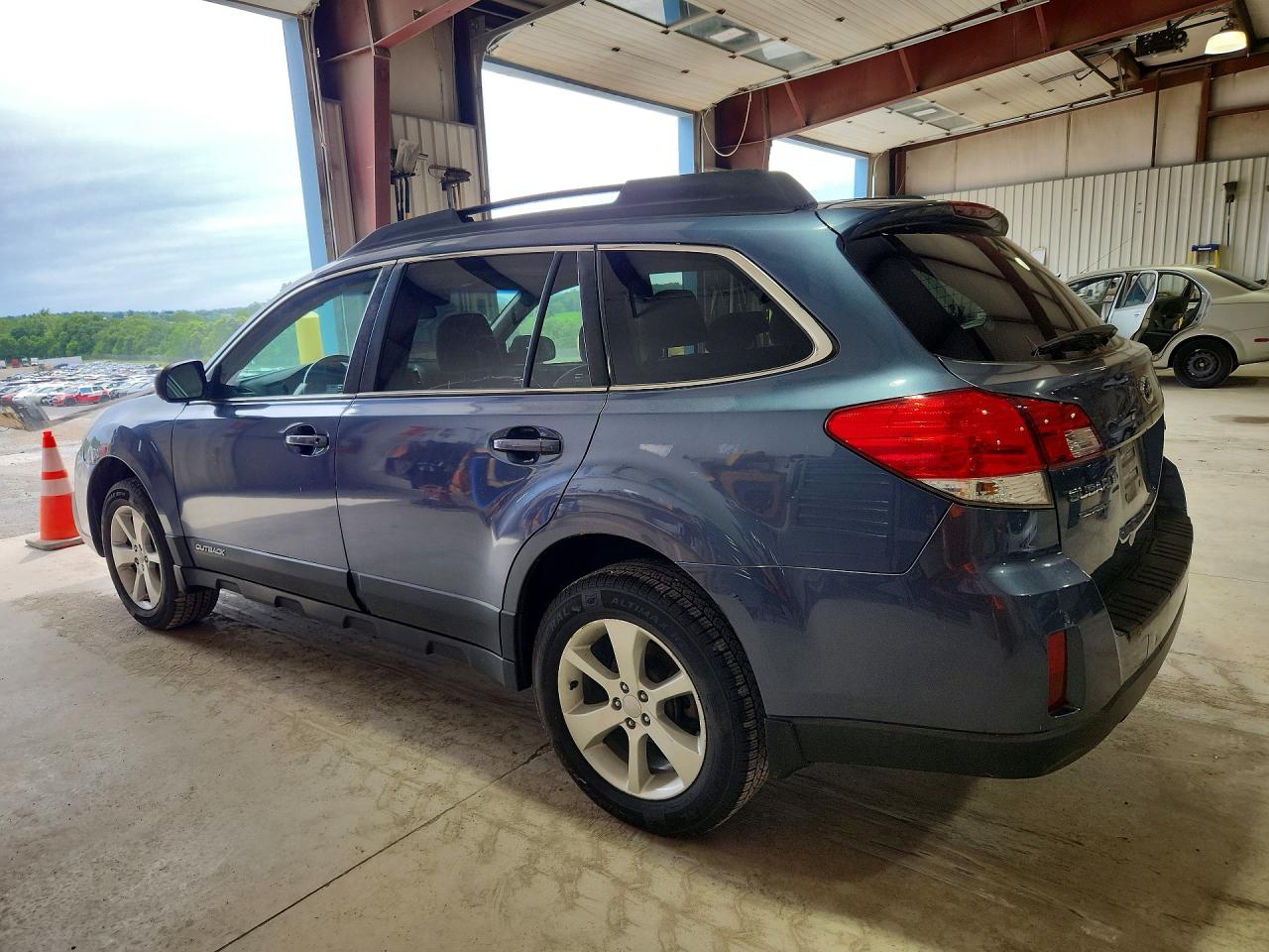 2013 Subaru Outback 2.5i Premium Blue vin: 4S4BRCCC9D3263884