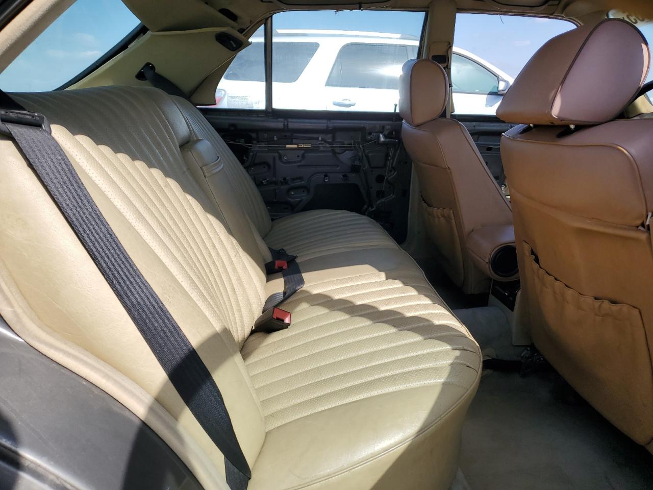1984 Mercedes-benz 300 Sd Серый vin: WDBCB20A0EA082551
