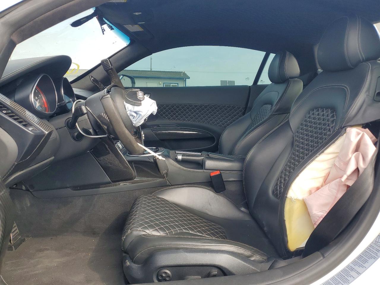 2015 Audi R8 5.2 Plus Quattro White vin: WUAKNAFG7F7001816