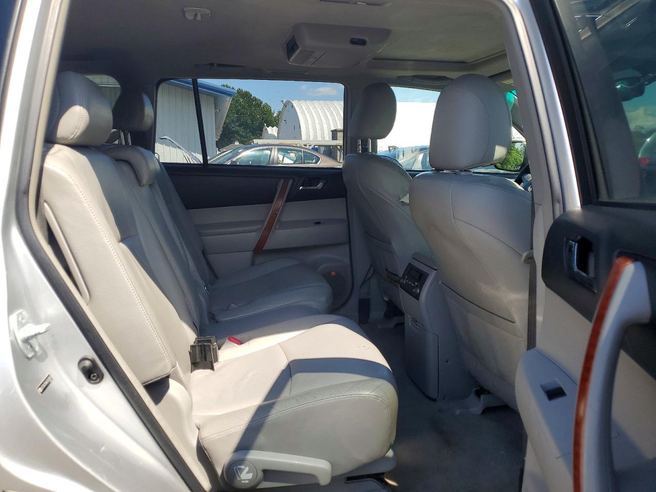 2010 Toyota Highlander Limited Silver vin: JTEDK3EH6A2167461
