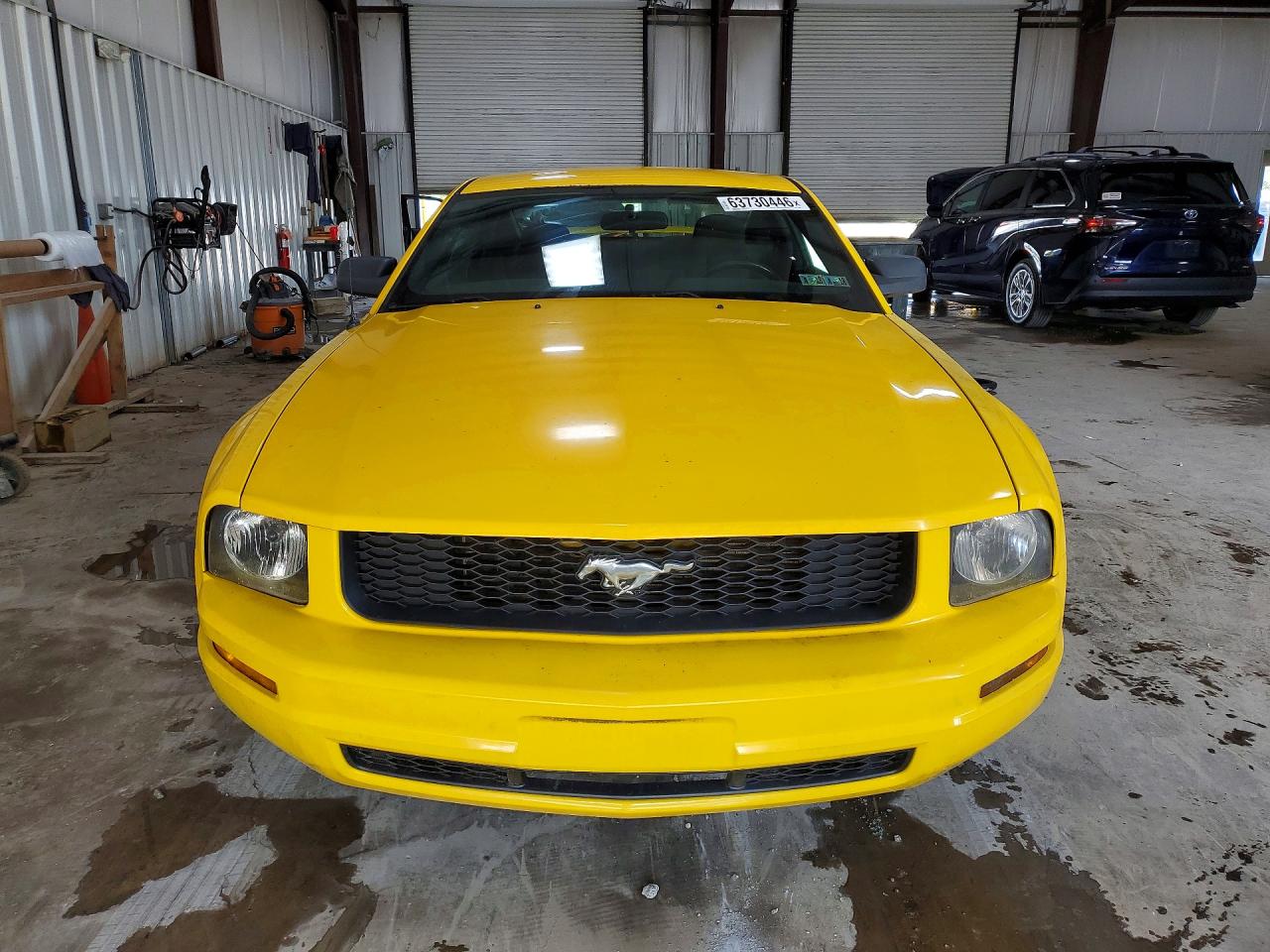 2006 Ford Mustang Желтый vin: 1ZVFT80N065115900