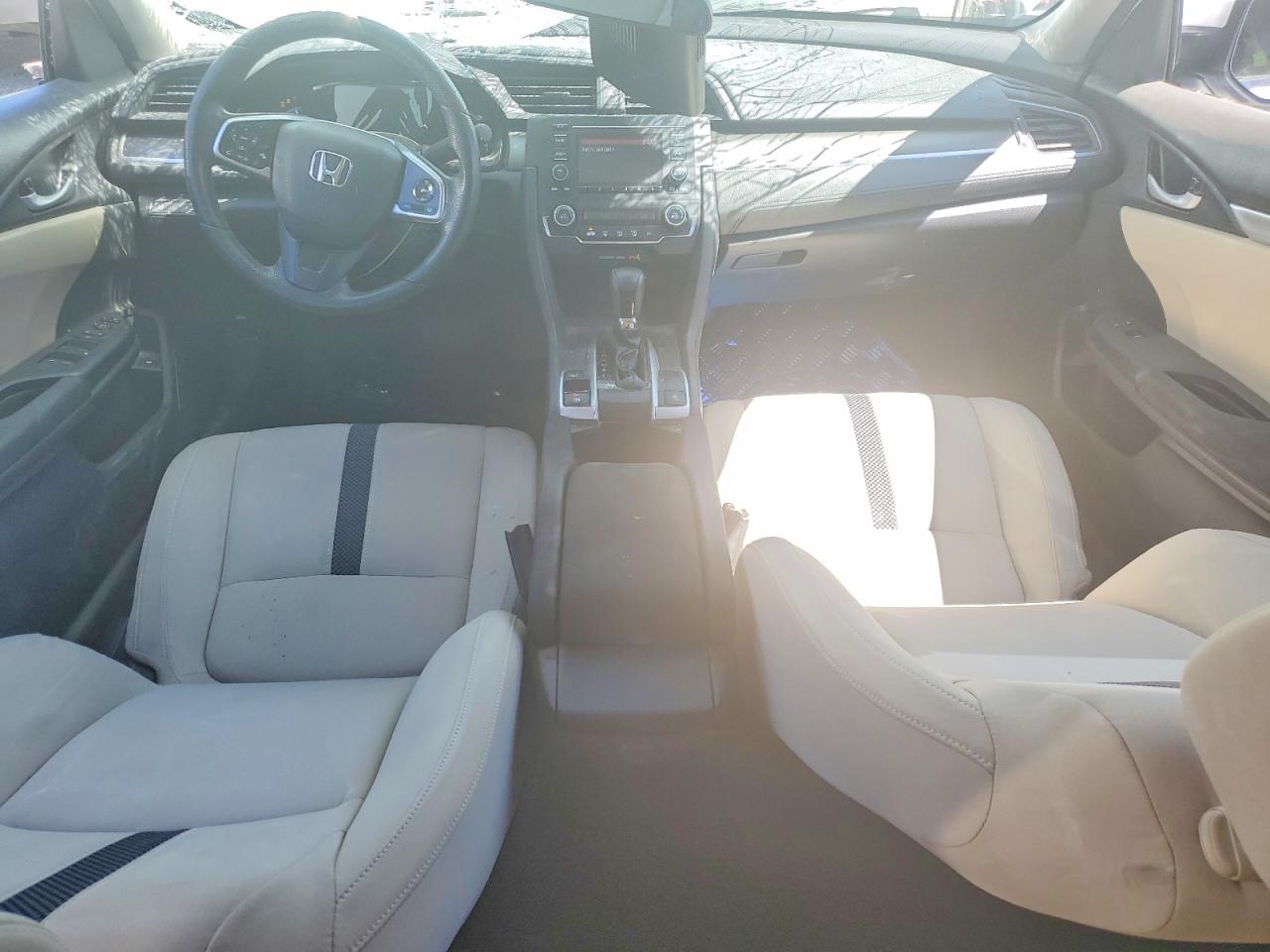 2019 Honda Civic Lx Белый vin: 19XFC2F62KE208898