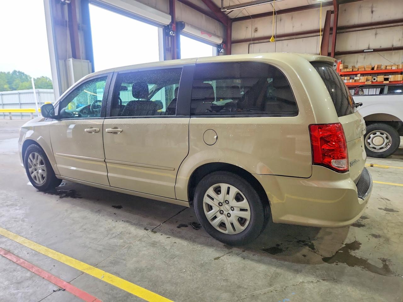 2014 Dodg Grand Cara Бежевый vin: 2C4RDGBG4ER243628