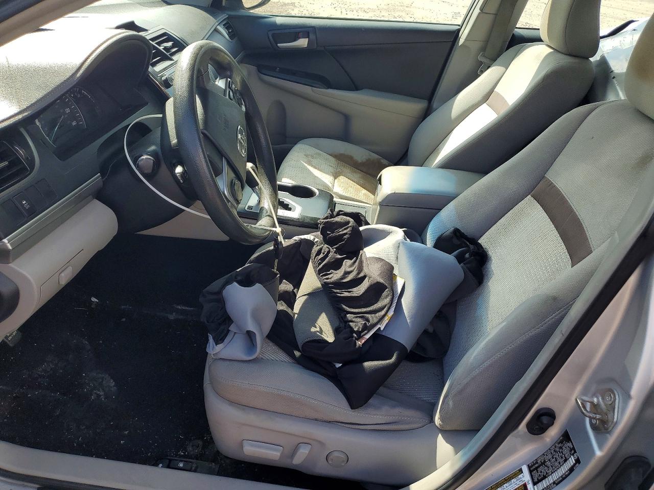 2014 Toyota Camry Le Серебряный vin: 4T4BF1FK8ER361953