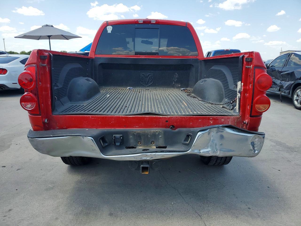 2008 Dodge Ram 1500 St Red vin: 1D7HA18278J103875