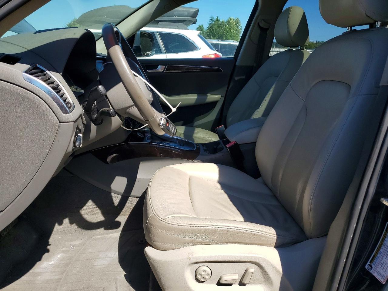 2011 Audi Q5 Premium Blue vin: WA1CFAFP7BA014443