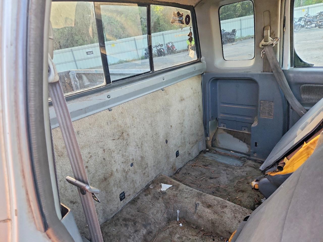 2000 Nissan Frontier Xe Серебряный vin: 1N6DD26S9YC414380