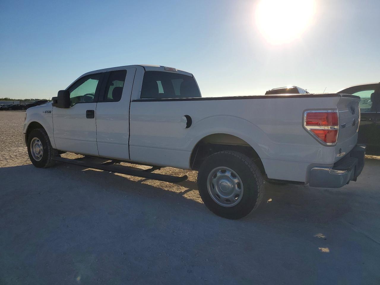 2010 Ford F150 Super Cab Белый vin: 1FTVX1CVXAKC18693