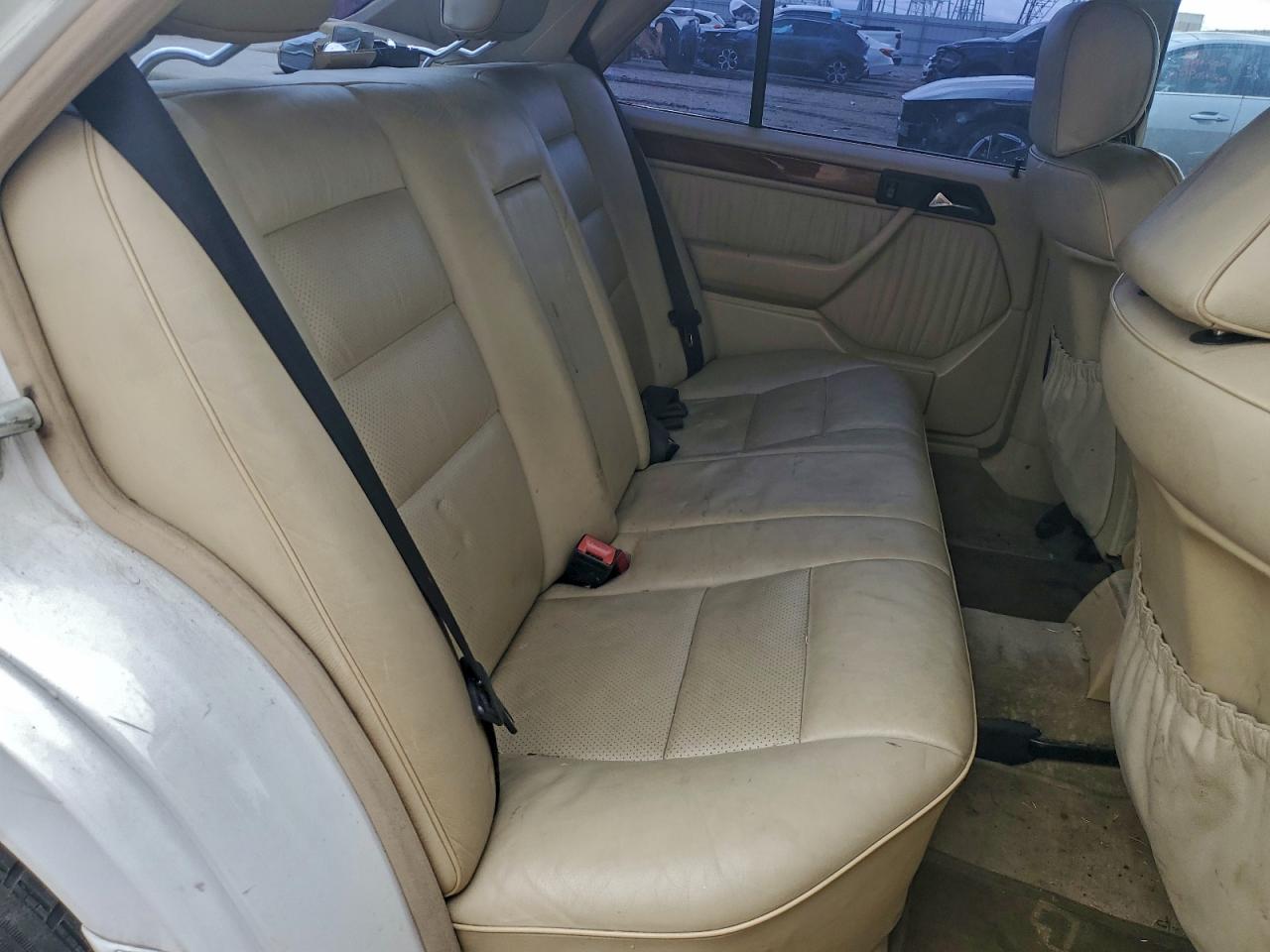 1993 Mercedes-benz 300 E 2.8 Белый vin: WDBEA28E0PB995827