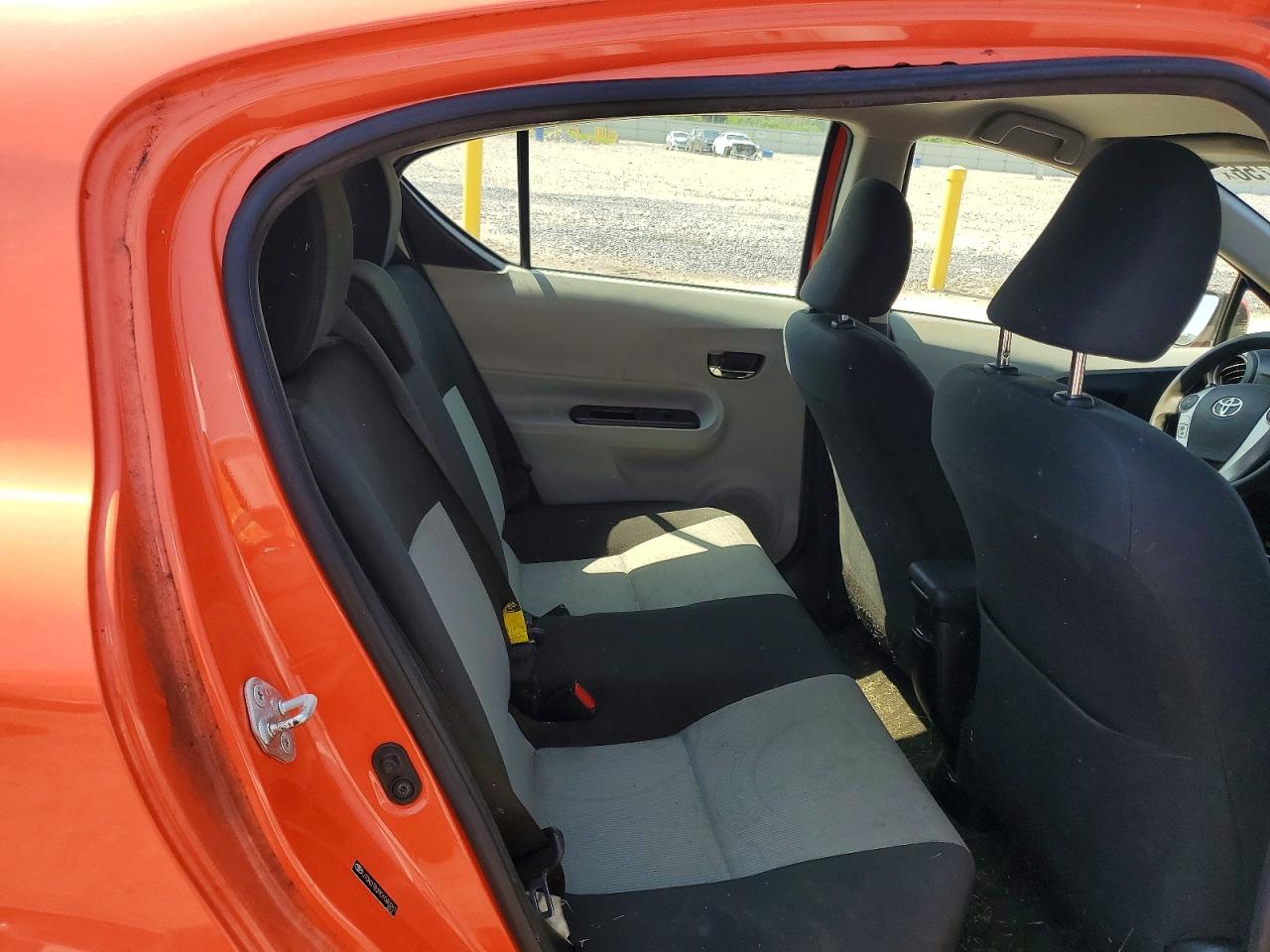2013 Toyota Prius C Two Orange vin: JTDKDTB39D1040261