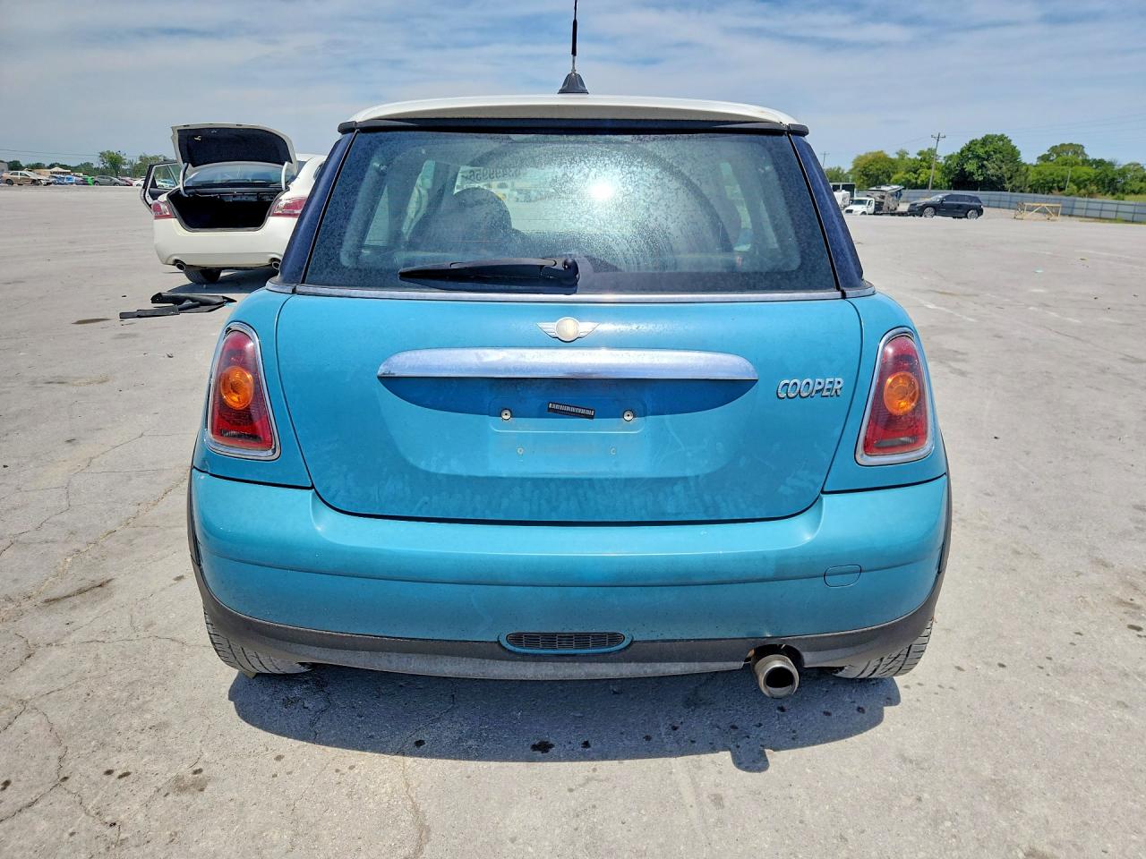 2010 Mini Cooper Blue vin: WMWMF3C53ATZ22039