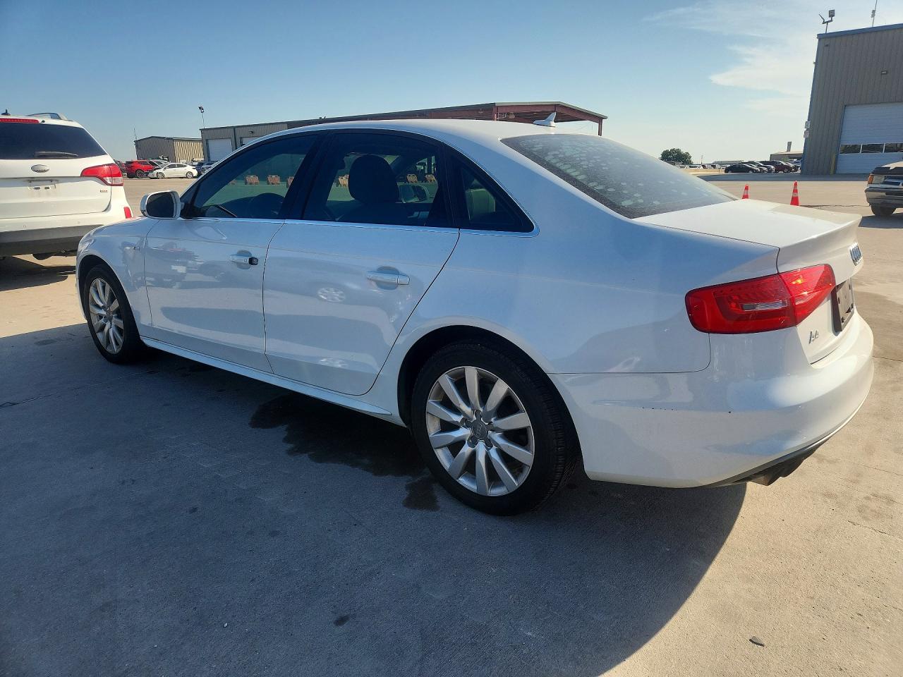 2015 Audi A4 Premium Белый vin: WAUAFAFL0FN007761