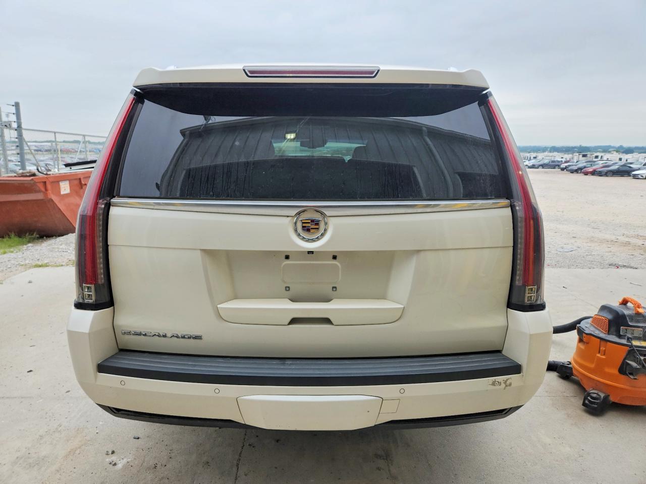 2015 Cadillac Escalade Premium Beige vin: 1GYS4CKJXFR293277