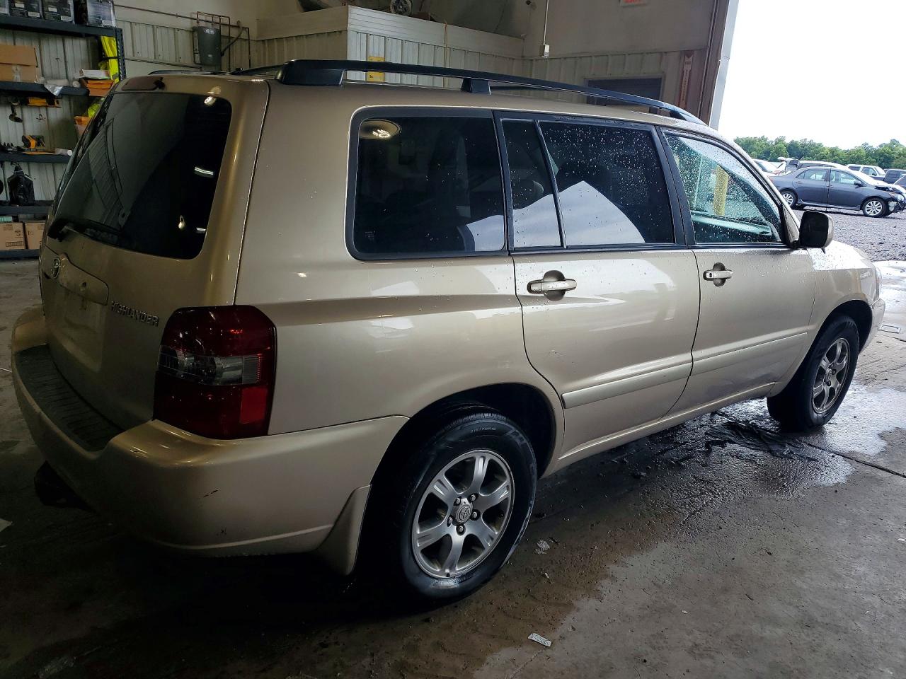 2005 Toyota Highlander Base Tan vin: JTEEP21A650089855