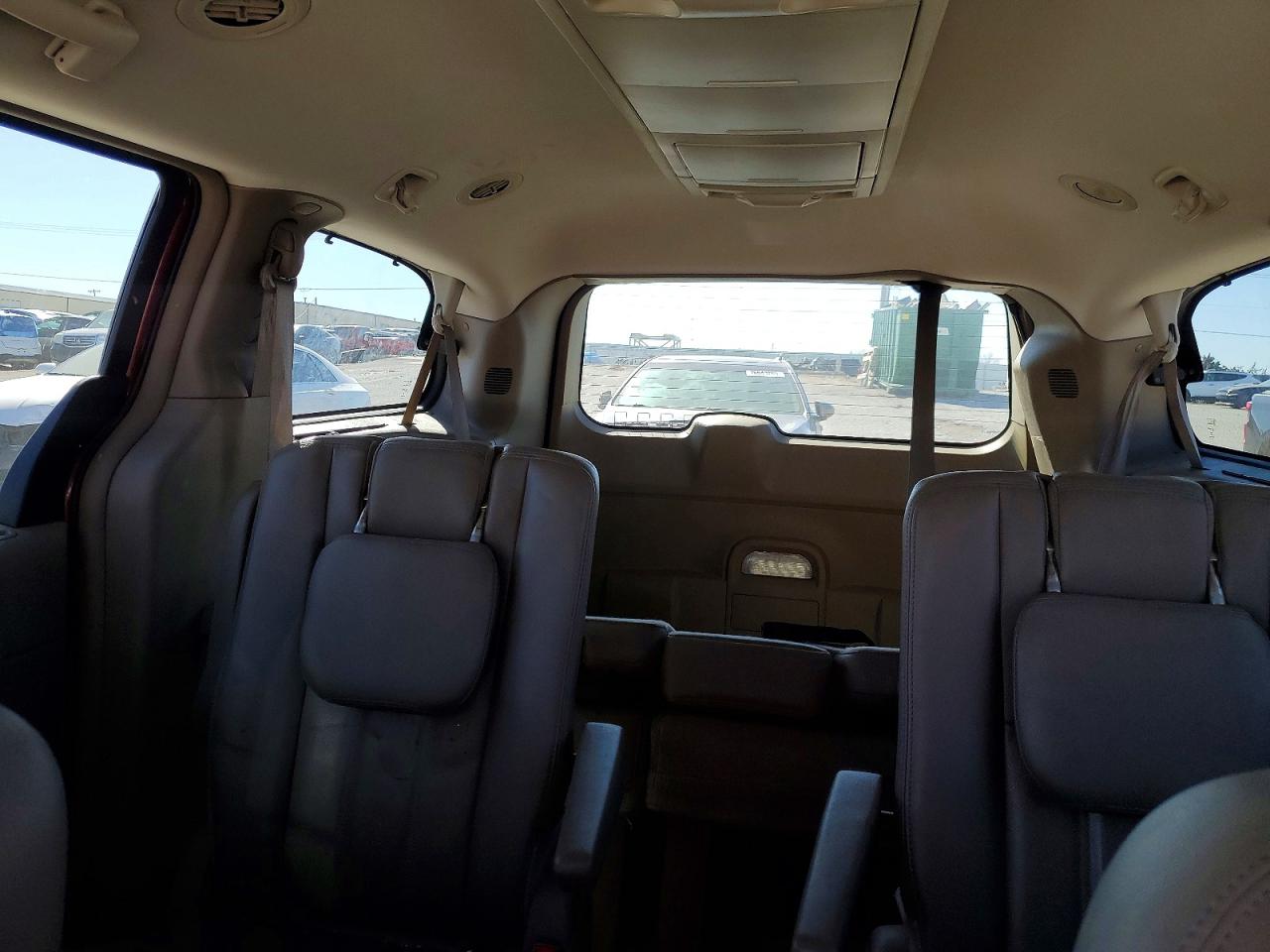 2015 Chrysler Town & Country Touring Red vin: 2C4RC1BG9FR754155