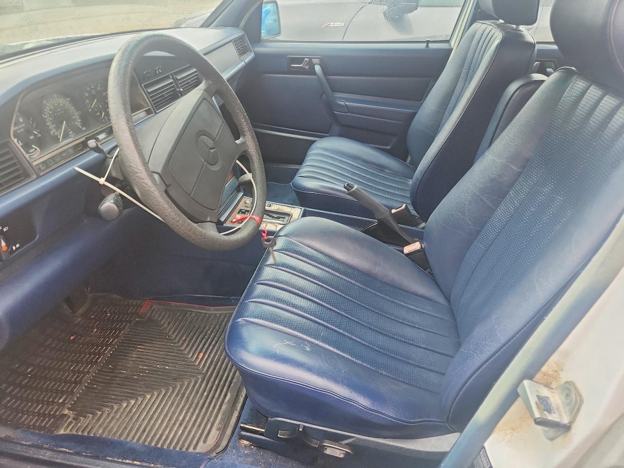 1989 Mercedes-benz 190 E 2.6 White vin: WDBDA29D2KF558348