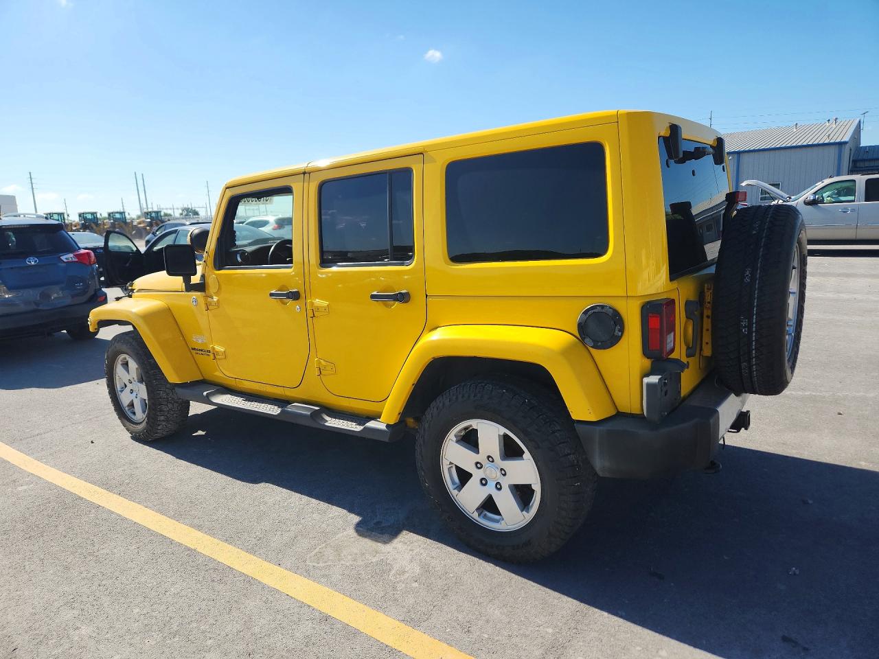 2011 Jeep Wrangler Unlimited Sahara Yellow vin: 1J4HA5H12BL530282