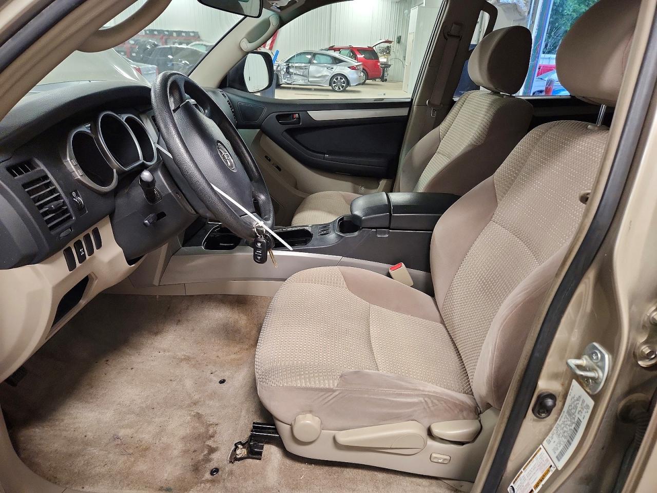 2005 Toyota 4runner Sr5 Tan vin: JTEBU14R458043286