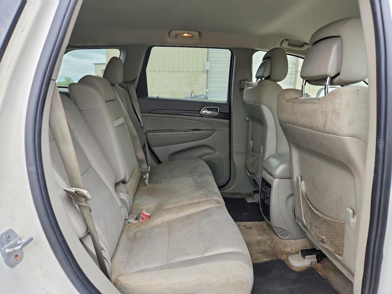 2011 Jeep Grand Cherokee Laredo Белый vin: 1J4RS4GGXBC541032