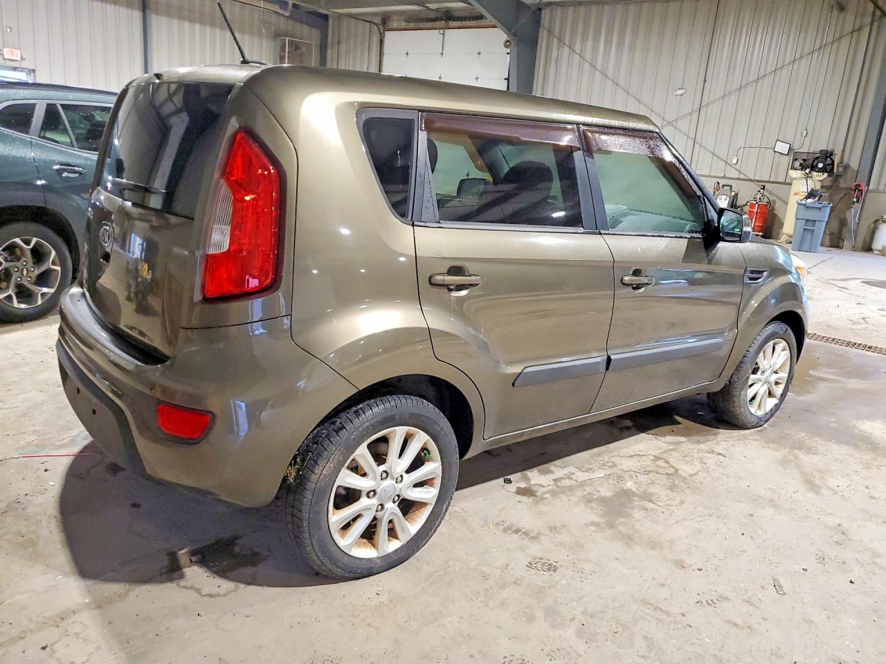 2012 Kia Soul + Green vin: KNDJT2A67C7359366