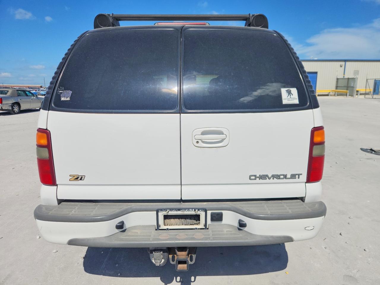 2002 Chevrolet Tahoe K1500 White vin: 1GNEK13Z12R188968
