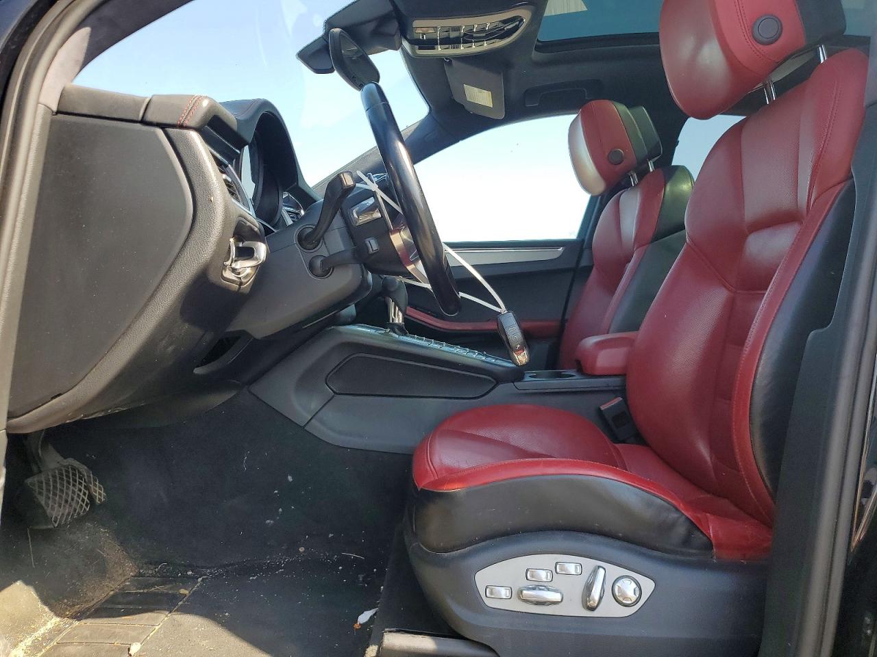 2015 Porsche Macan Turbo Black vin: WP1AF2A54FLB47825