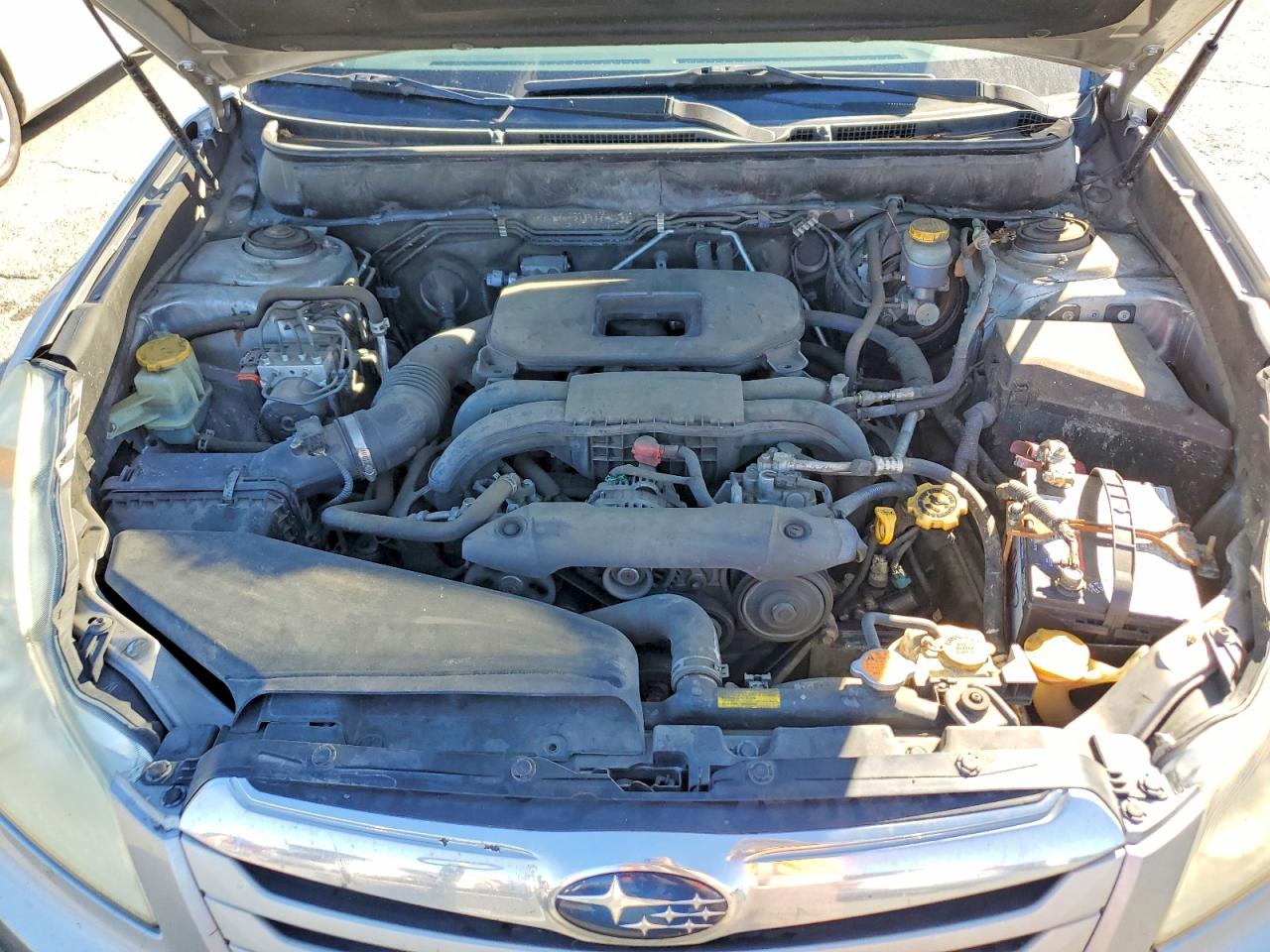 2010 Subaru Outback 2.5i Limited Silver vin: 4S4BRBKC3A3359405
