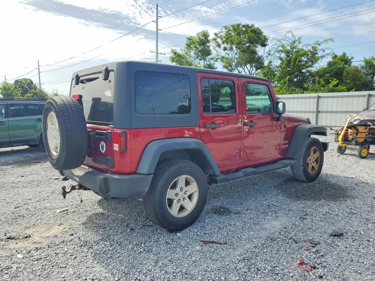 2012 Jeep Wrangler Unlimited Sport Burgundy vin: 1C4BJWDG4CL229137