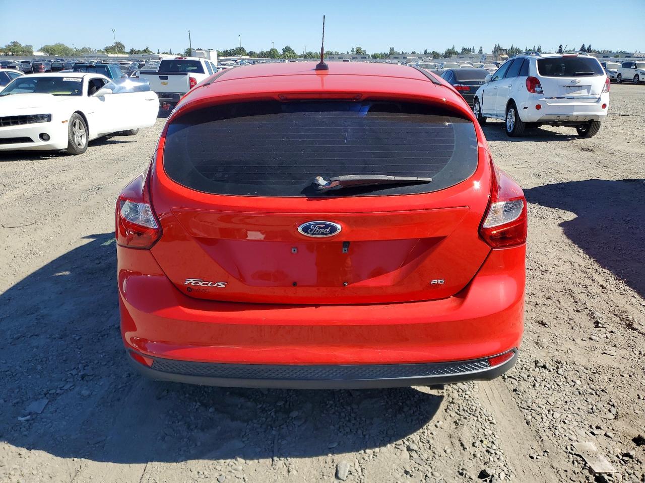 2014 Ford Focus Se Red vin: 1FADP3K28EL176738