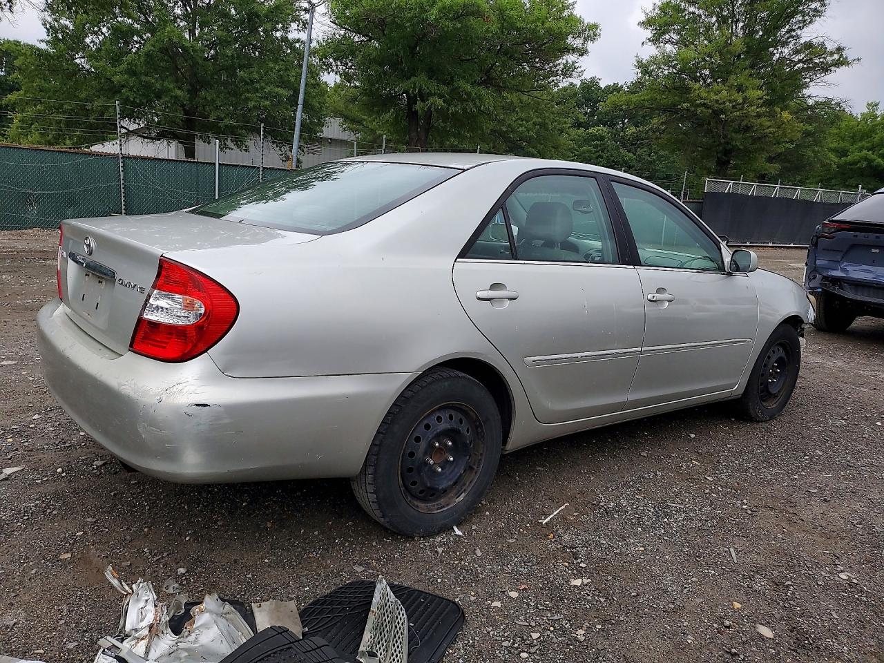 2002 Toyota Camry Xle Silver vin: 4T1BE32K12U058040
