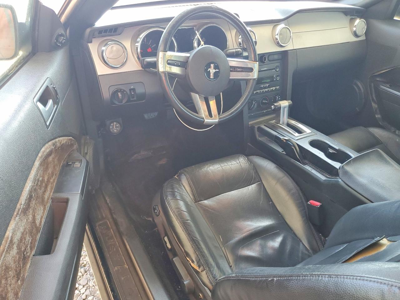 2005 Ford Mustang Черный vin: 1ZVFT80N055193401