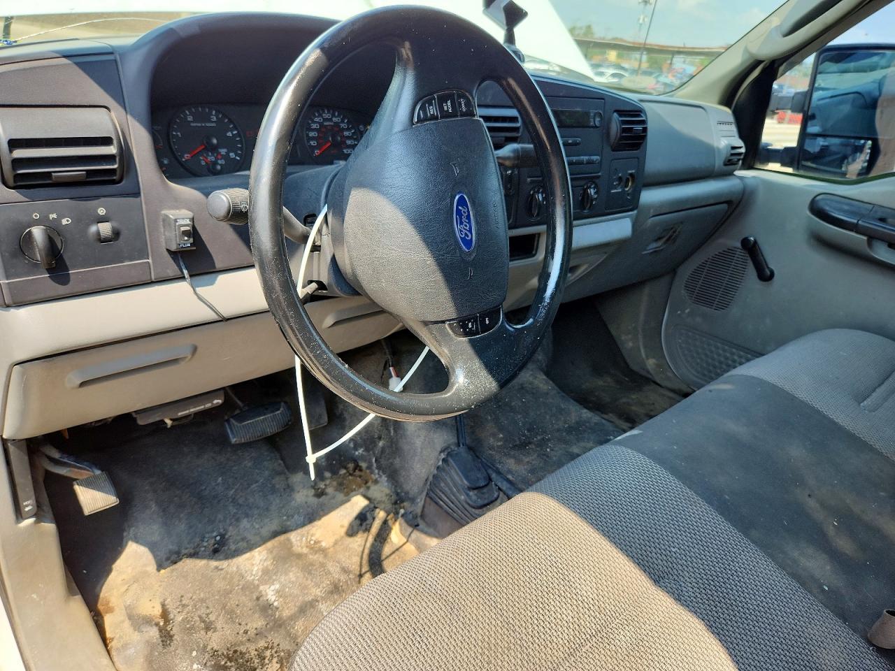 2005 Ford F250 Super Duty White vin: 1FTSX21P45ED39303