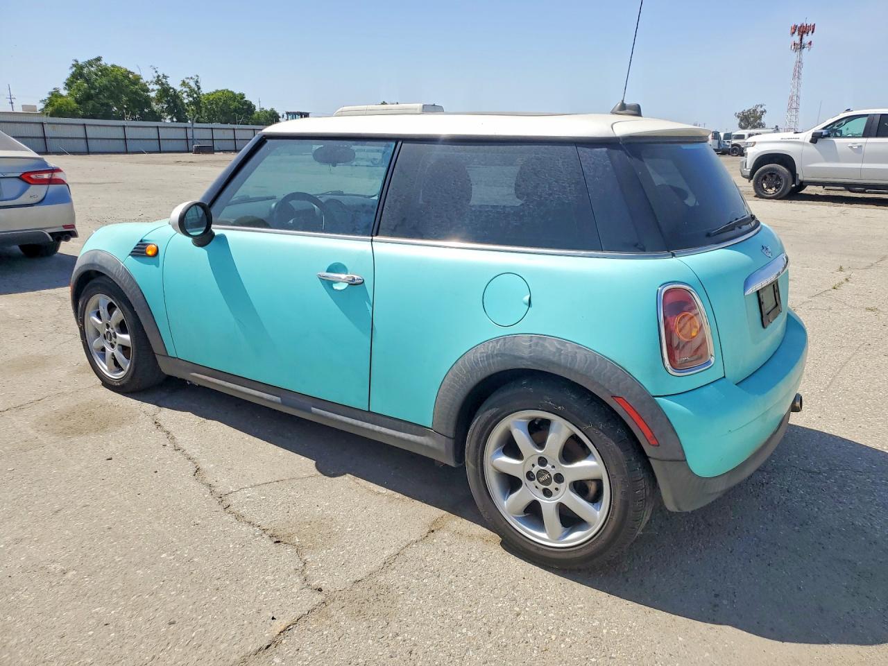 2009 Mini Cooper Turquoise vin: WMWMF33519TW79262