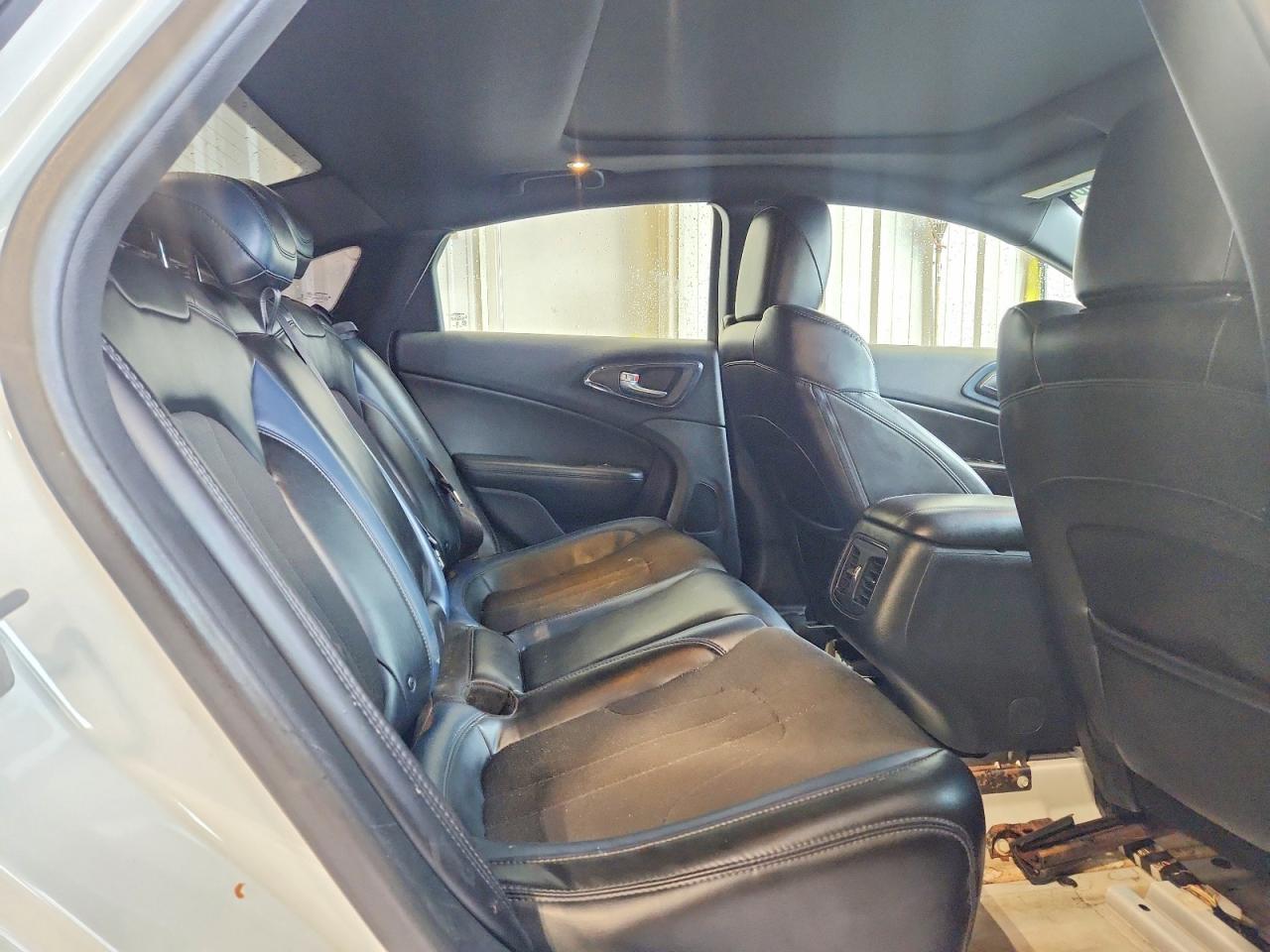 2015 Chrysler 200 S Белый vin: 1C3CCCBG7FN614690