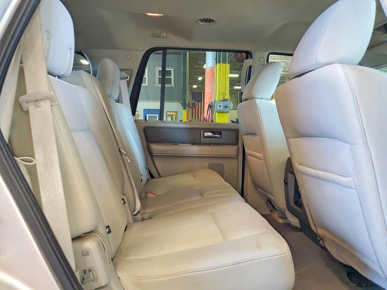 2010 Ford Expedition Xlt Gray vin: 1FMJU1G5XAEA76518