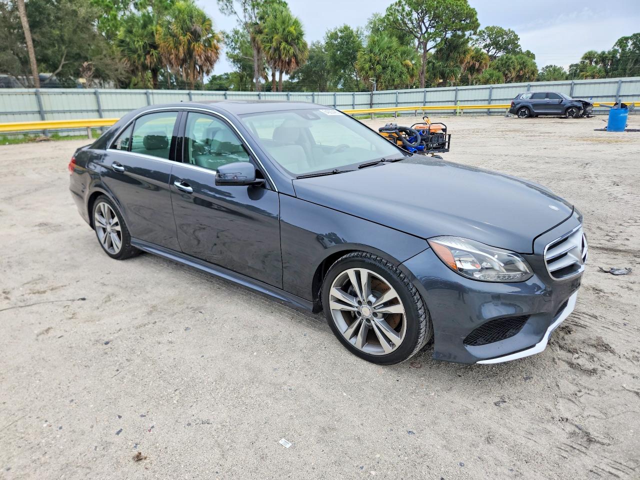 2014 Mercedes-benz E 350 Gray vin: WDDHF5KBXEA828433